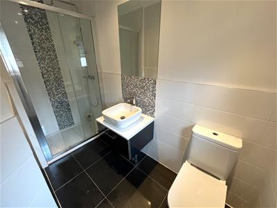 EN-SUITE SHOWER ROOM